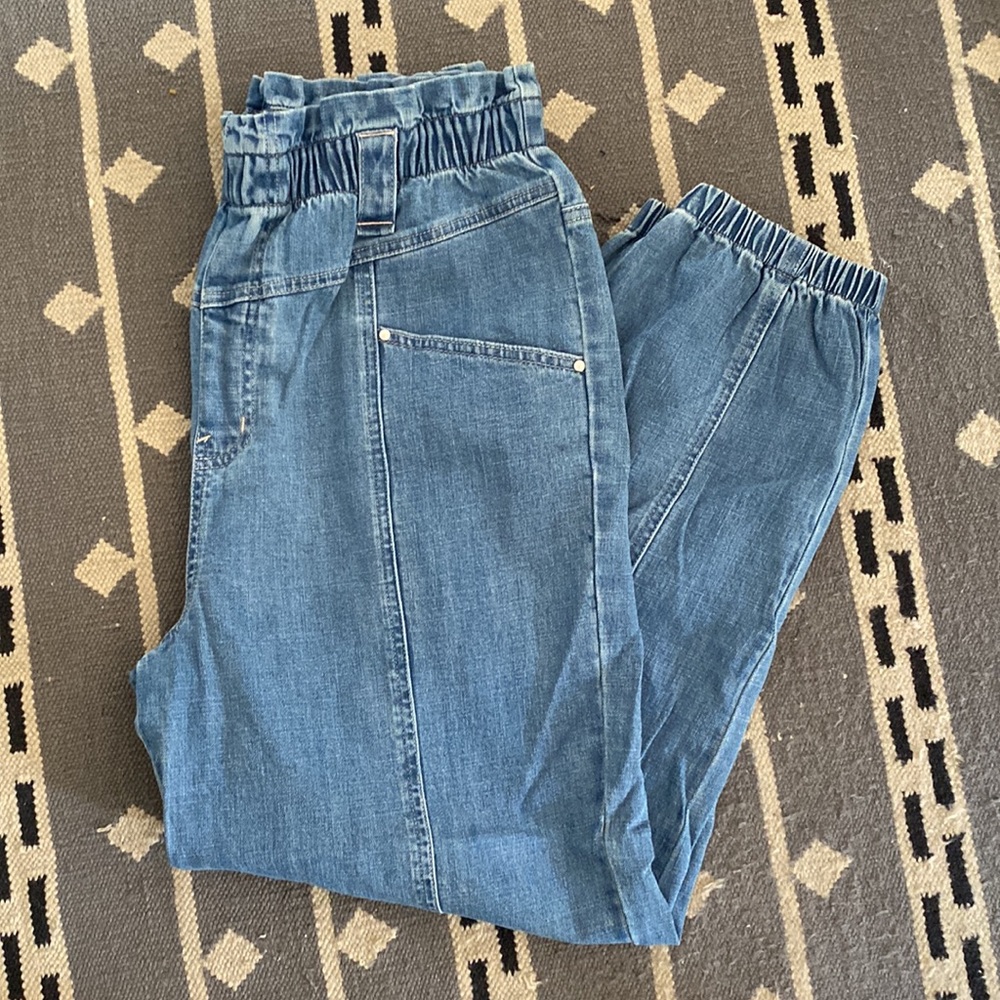 Frayed Jogger Jeans - Picture 6 of 9